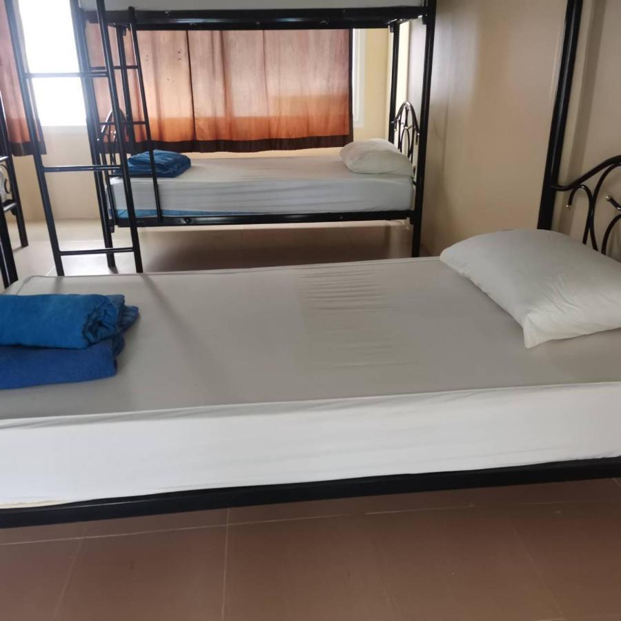 Haadrin Village Mixed Dorm 哈林海滩 外观 照片